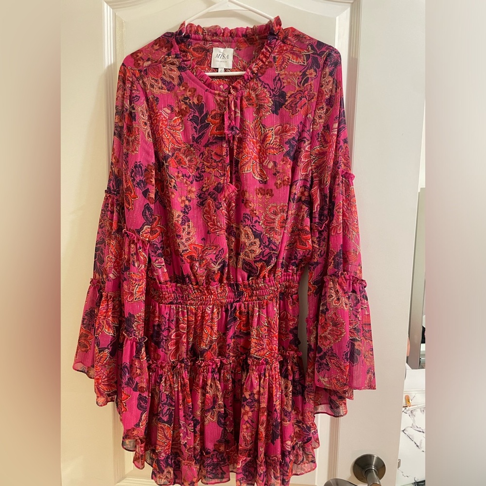 Beautiful Misa Los Angeles floral dress! Perfect for any occasion
